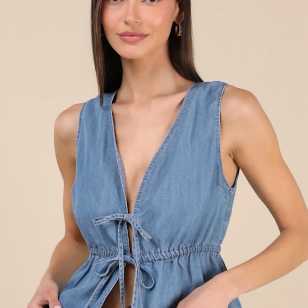 Lulus Maldwyn Blue Chambray Sleeveless Tie Front Top